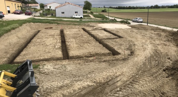 Terrassement des fondations d'une maison